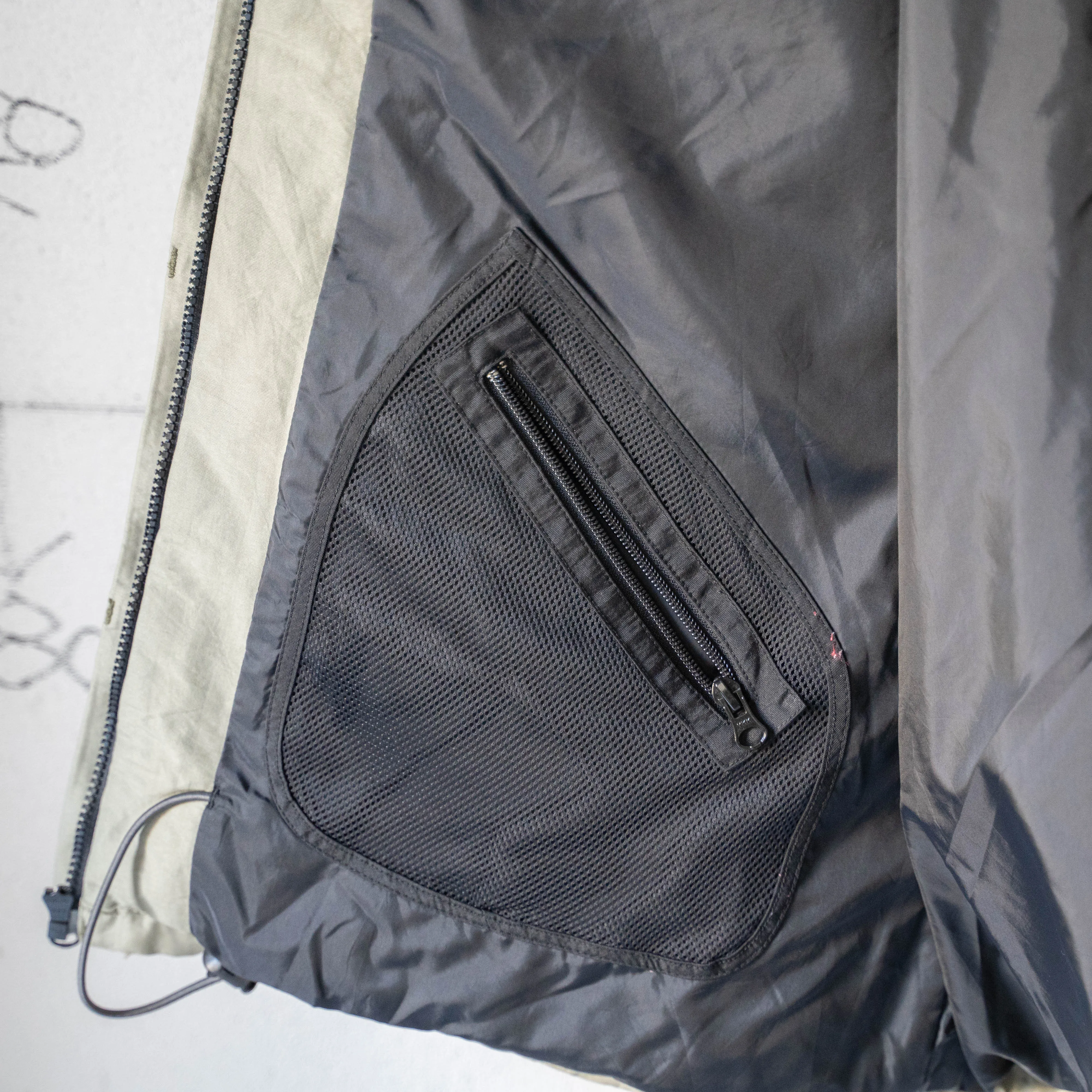 Sure! Here’s an optimized title for the e-commerce product:

Vintage 1990s GAP Greige Nylon Outdoor Jacket - Lightweight, Waterproof, Stylish & Functional