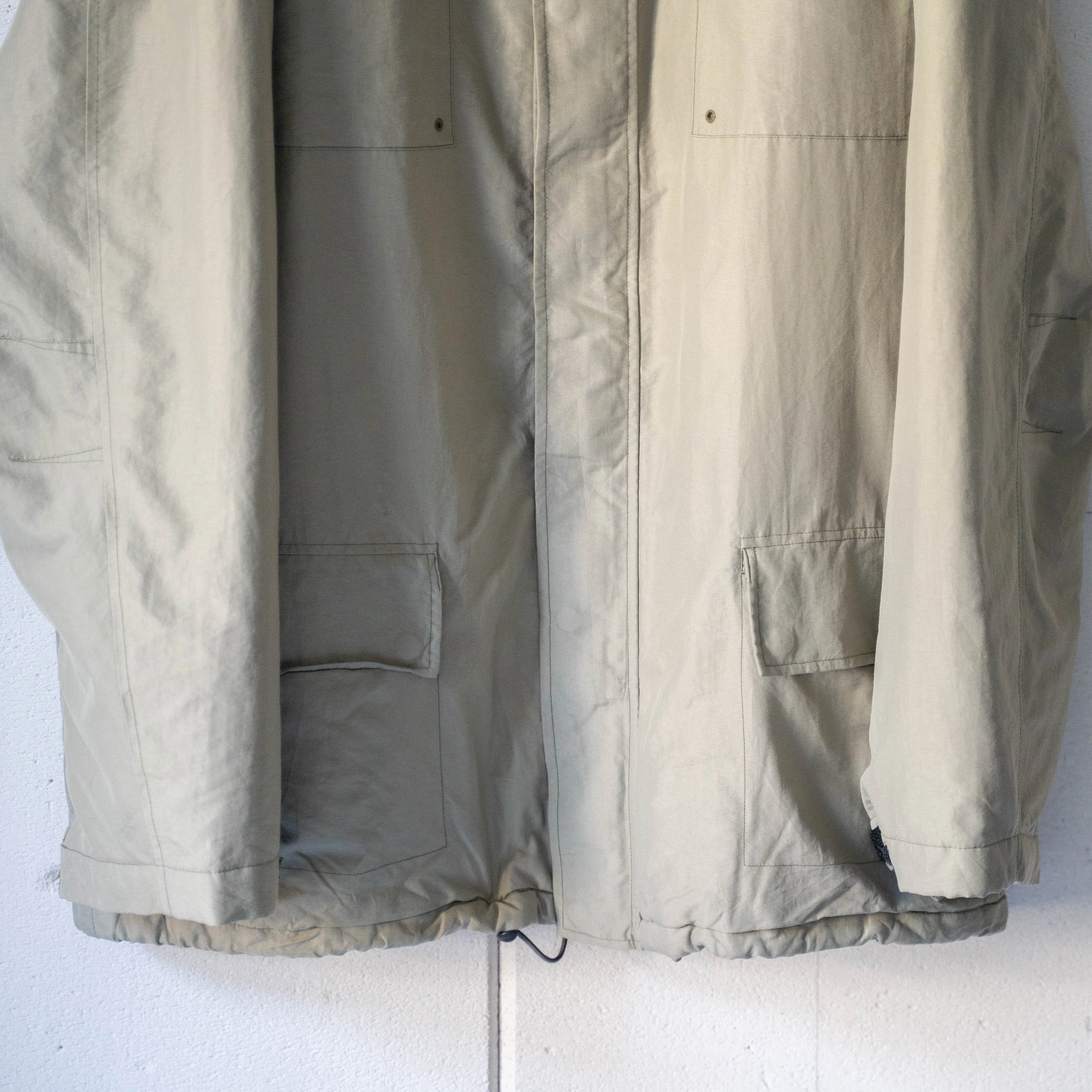 Sure! Here’s an optimized title for the e-commerce product:

Vintage 1990s GAP Greige Nylon Outdoor Jacket - Lightweight, Waterproof, Stylish & Functional