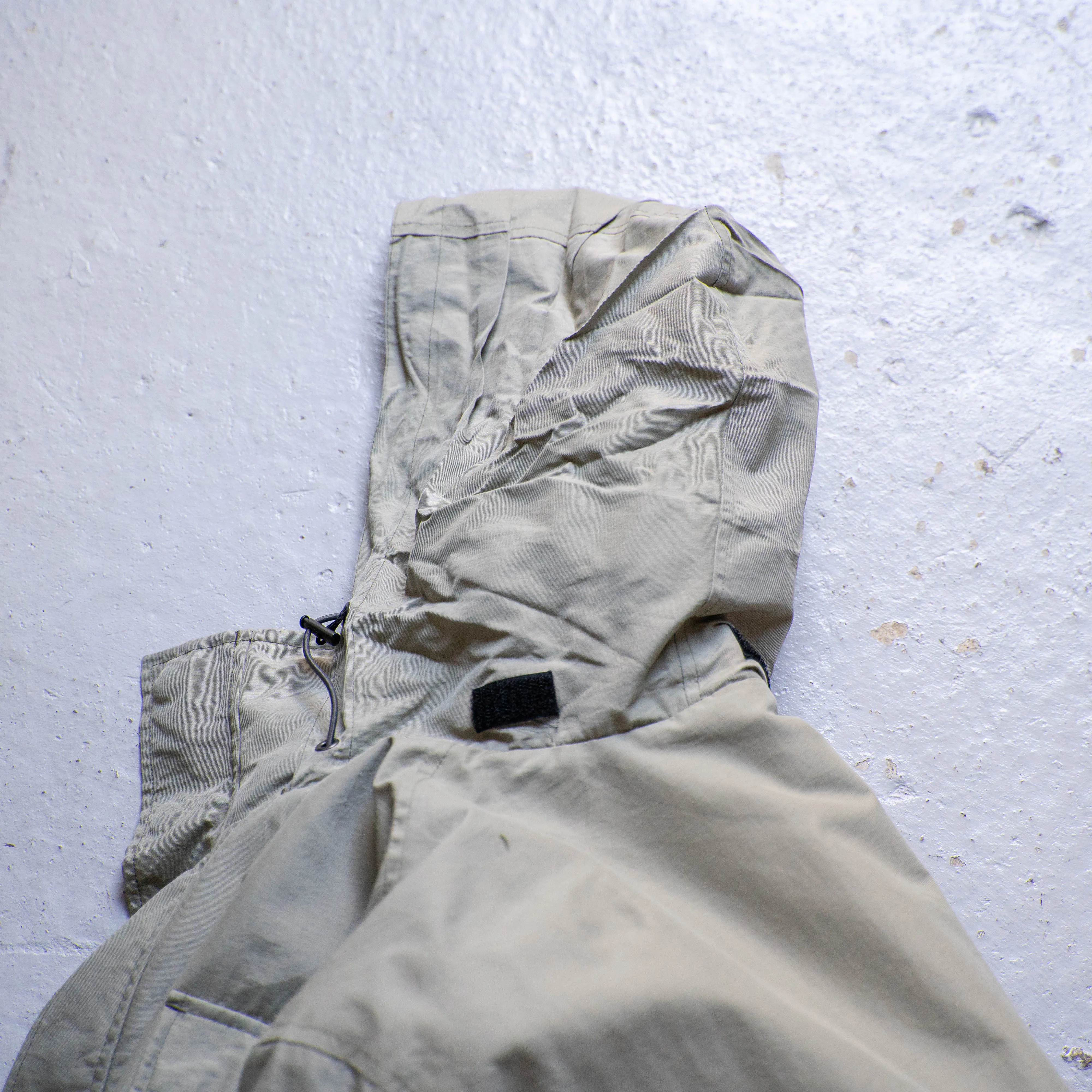 Sure! Here’s an optimized title for the e-commerce product:

Vintage 1990s GAP Greige Nylon Outdoor Jacket - Lightweight, Waterproof, Stylish & Functional