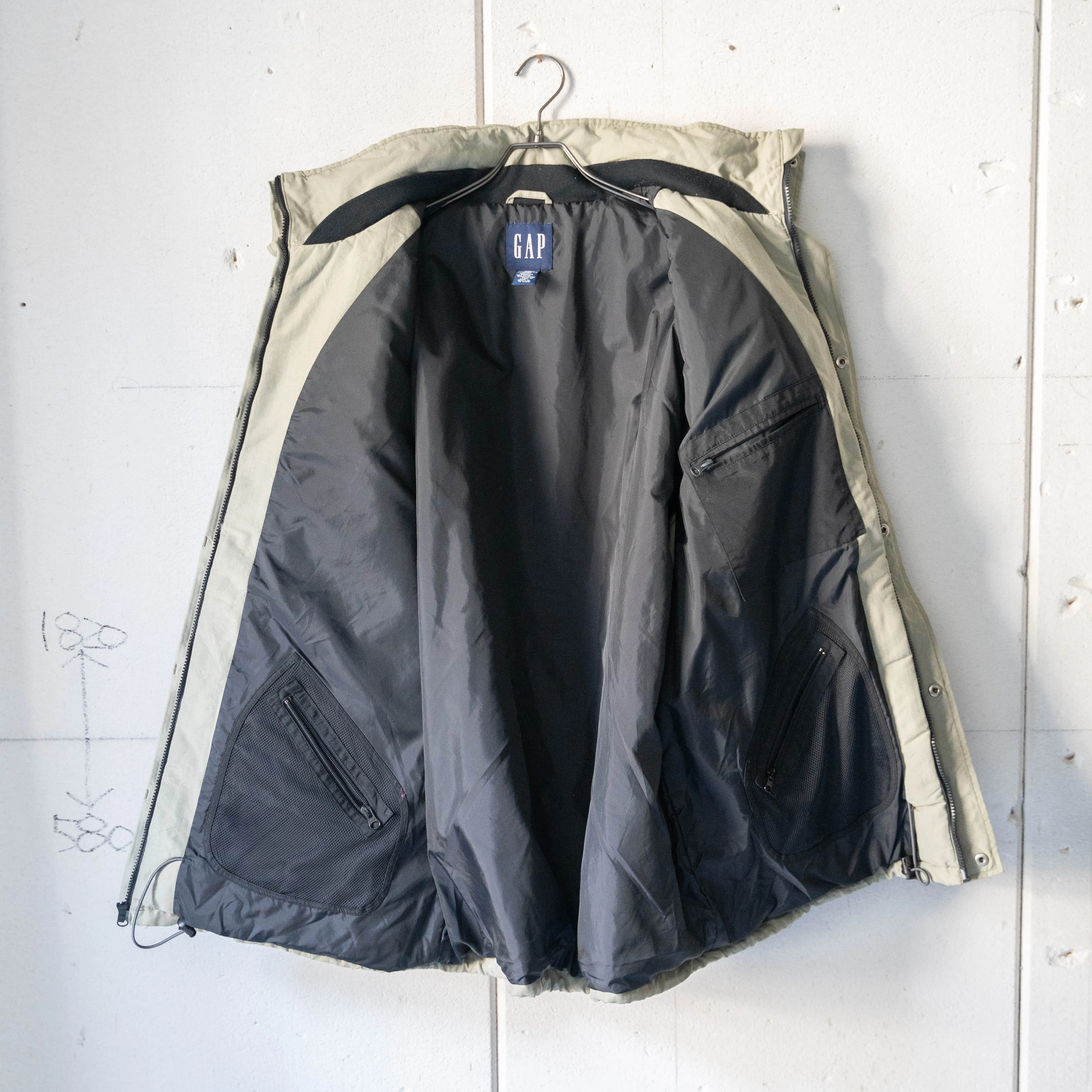 Sure! Here’s an optimized title for the e-commerce product:

Vintage 1990s GAP Greige Nylon Outdoor Jacket - Lightweight, Waterproof, Stylish & Functional