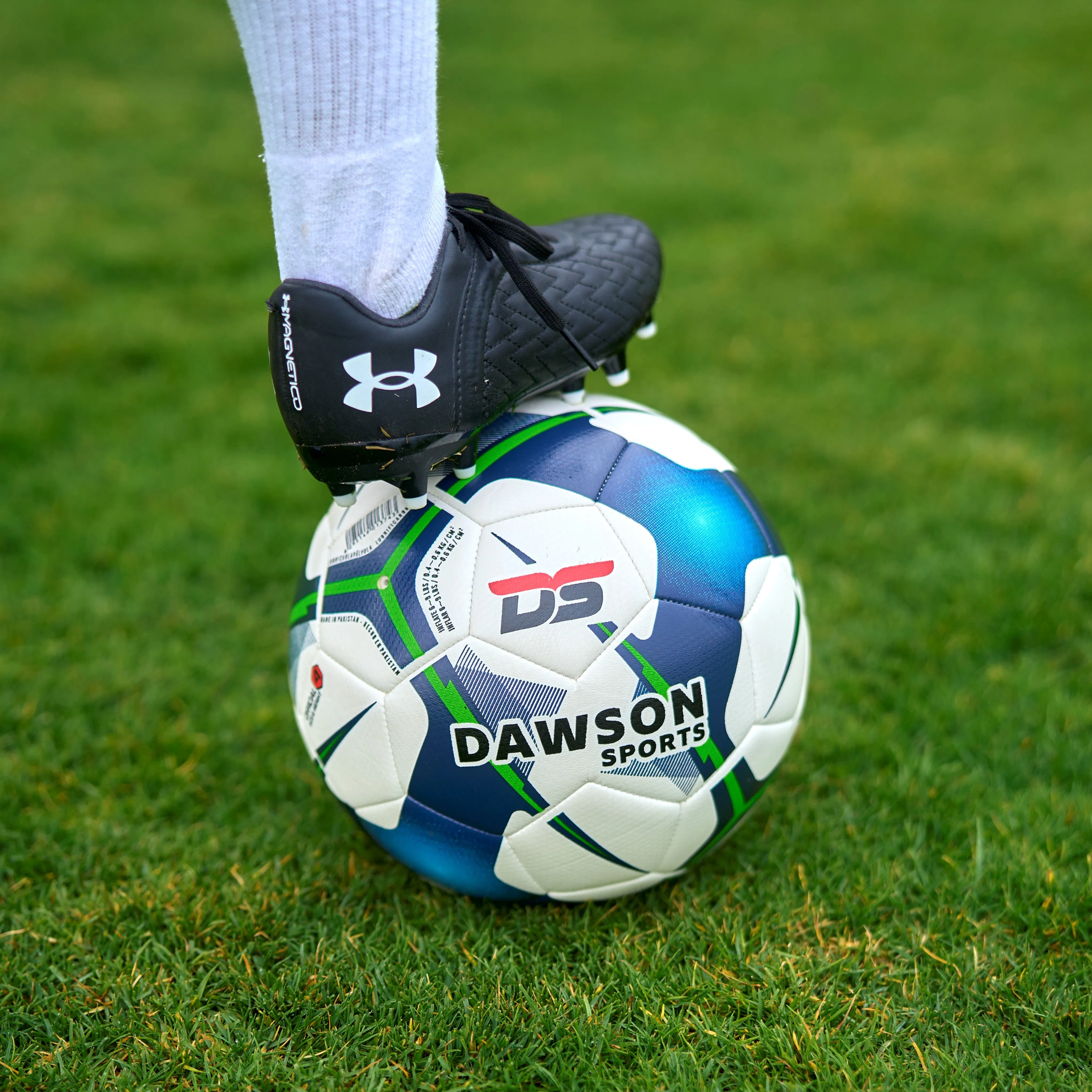 DS Striker Football Size (3 sizes availablel)