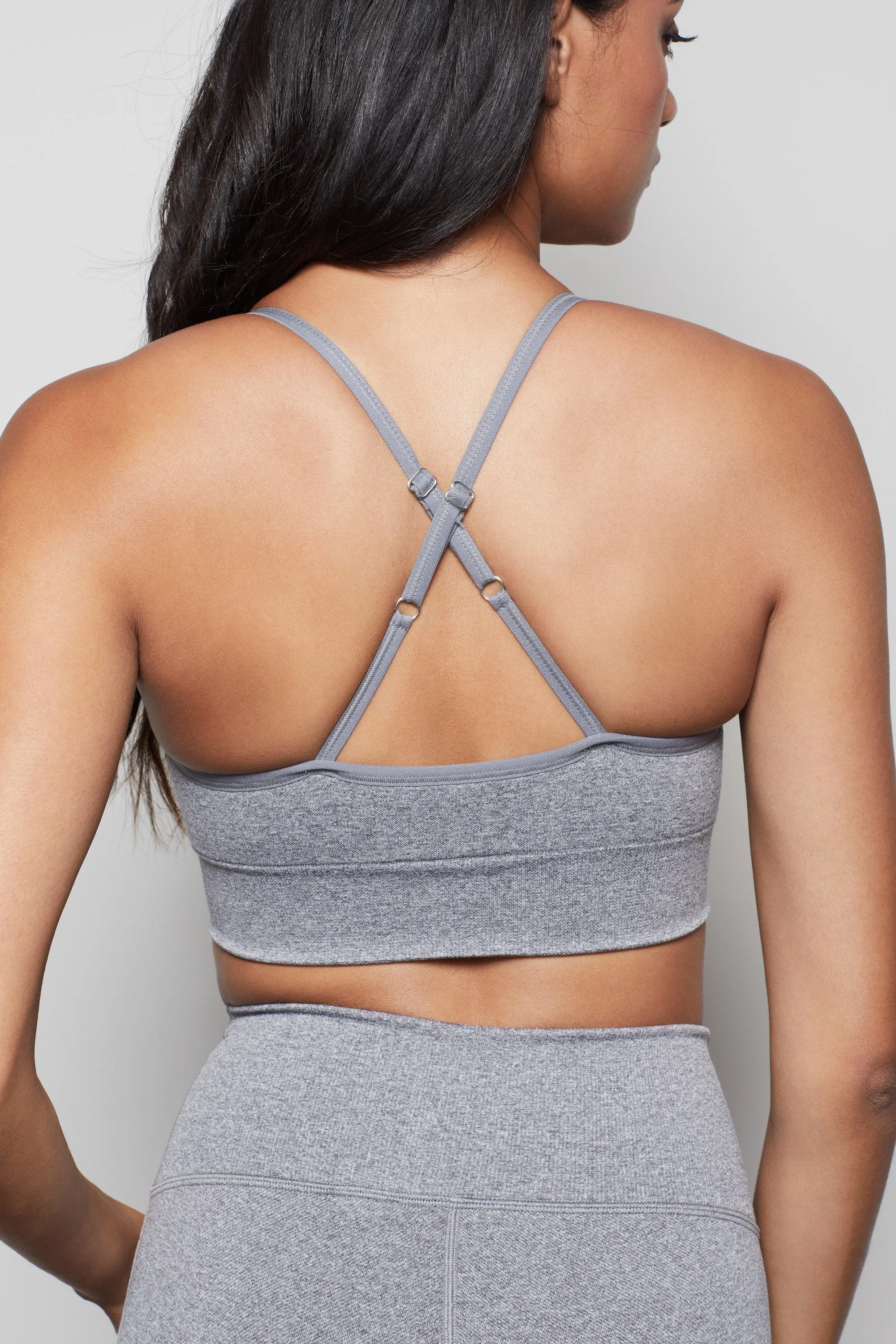 THE SEAMLESS FIT SPORTS BRA | HEATHER GREY001