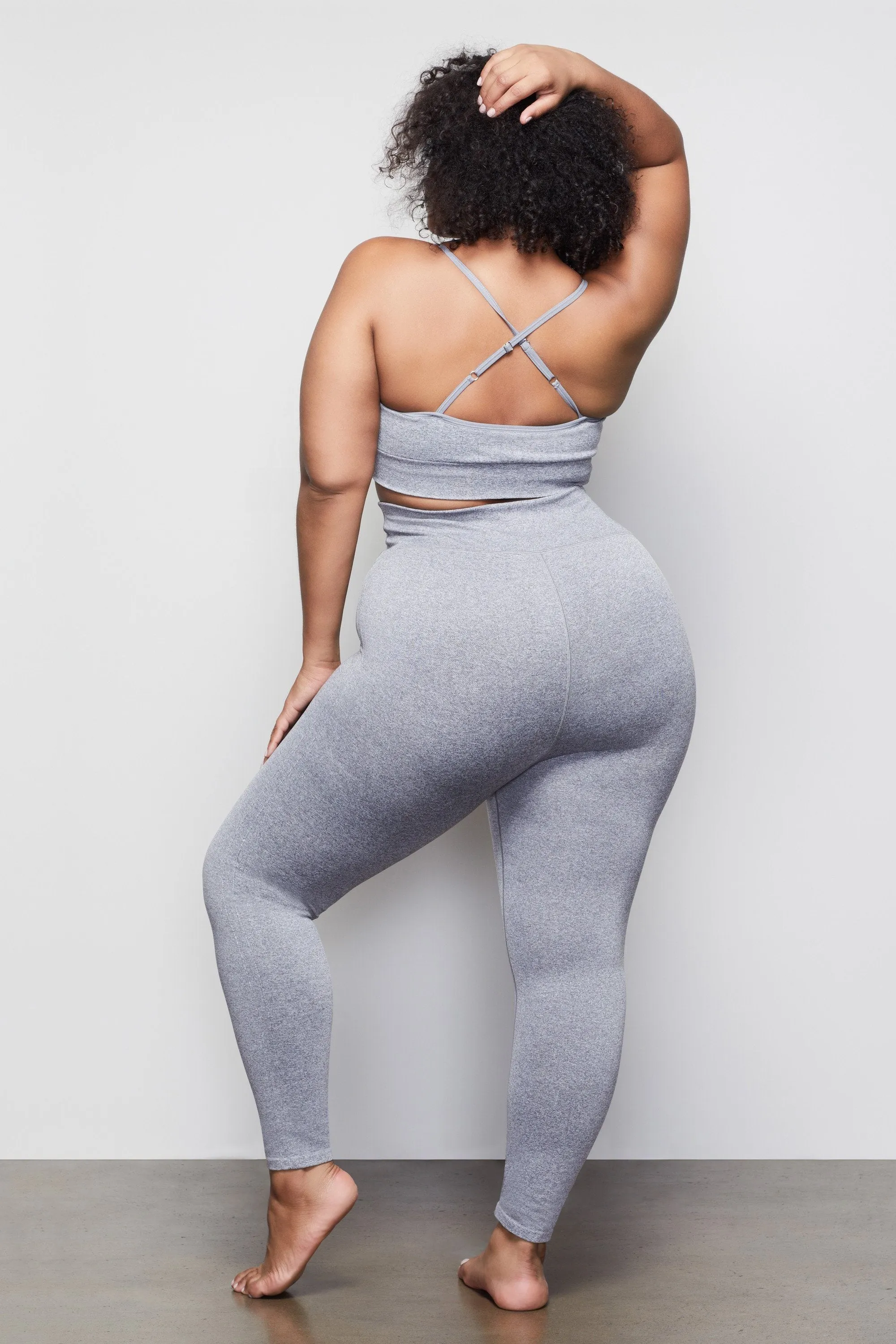 THE SEAMLESS FIT SPORTS BRA | HEATHER GREY001