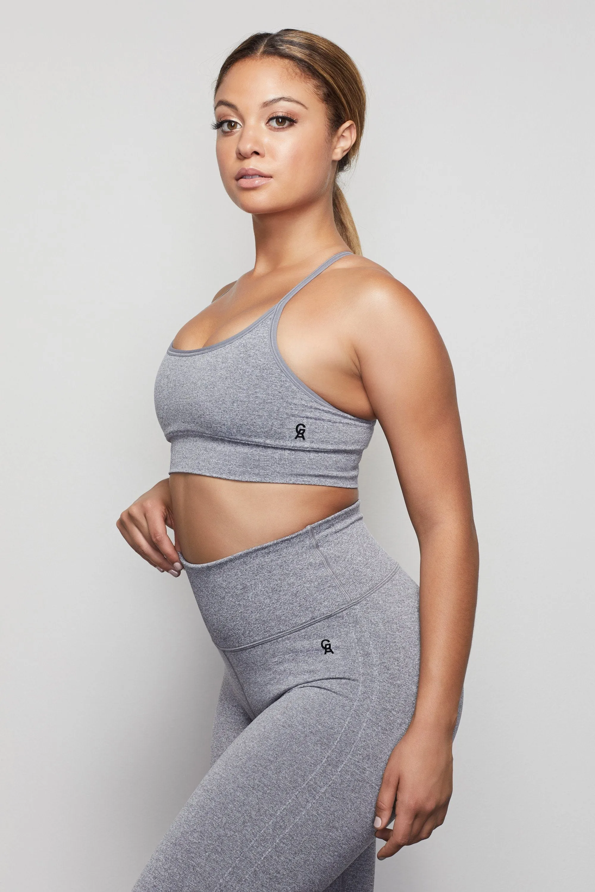 THE SEAMLESS FIT SPORTS BRA | HEATHER GREY001