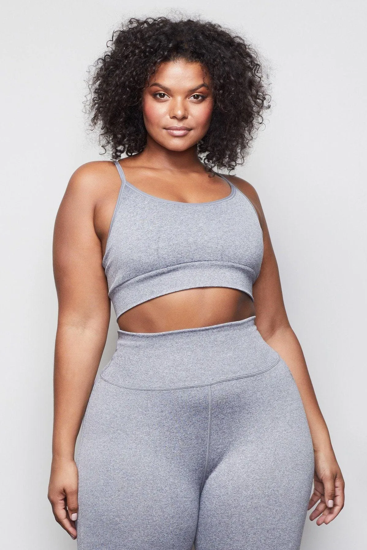 THE SEAMLESS FIT SPORTS BRA | HEATHER GREY001