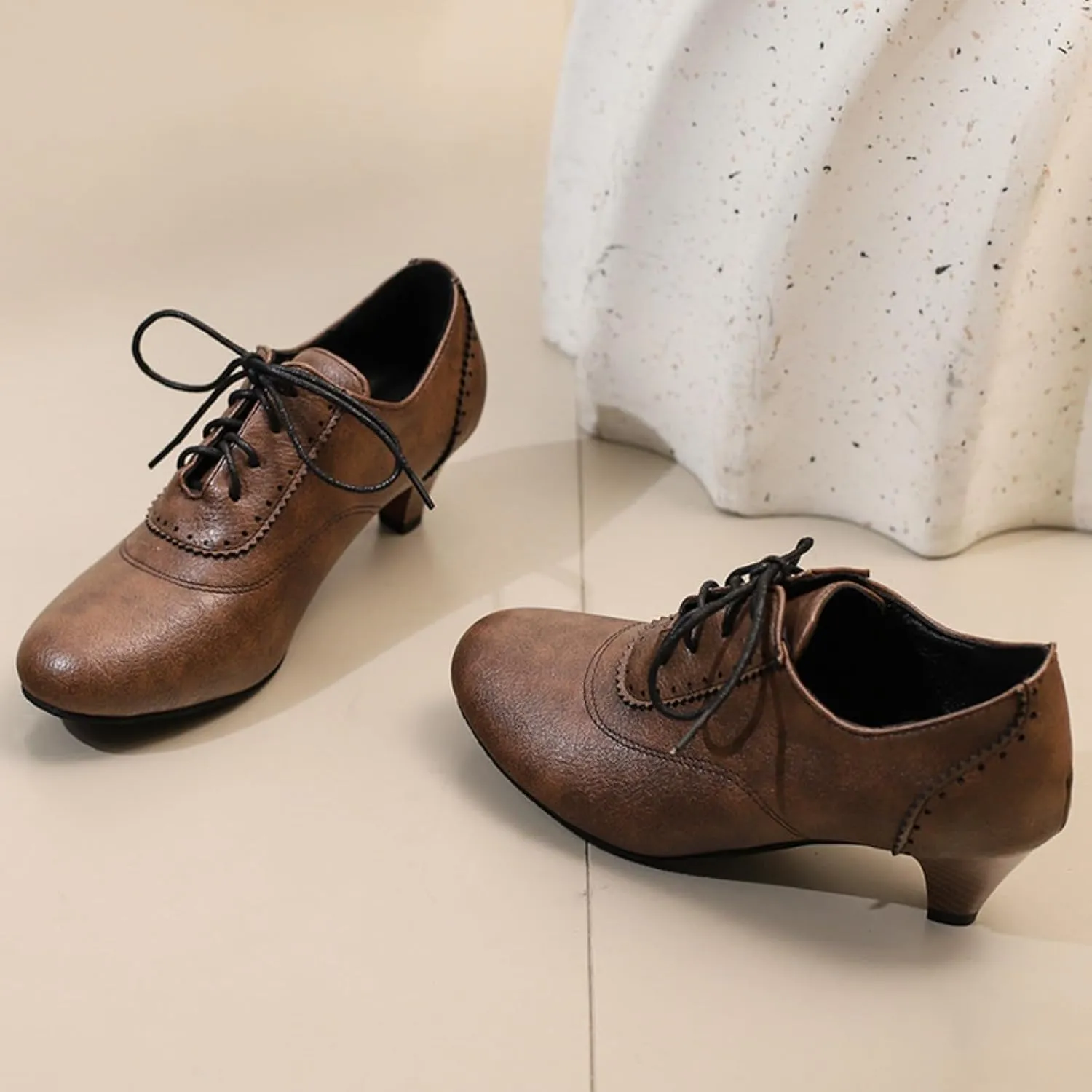 Women's Vintage Leather Lace Up Oxfords Brogues Shoes Classic Round Toe Kitten Low Chunky Heels Casual Office Work Dress Pumps