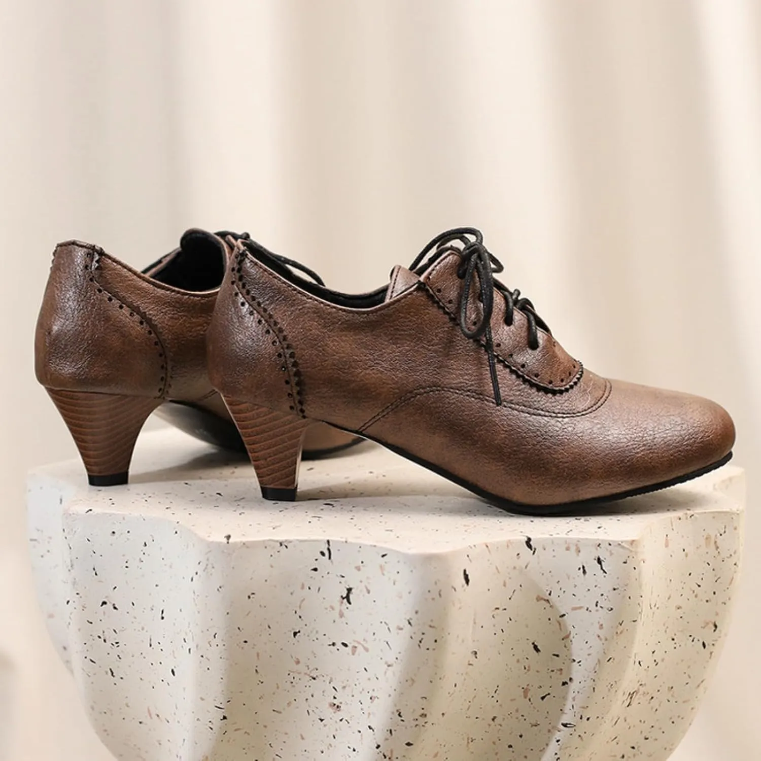 Women's Vintage Leather Lace Up Oxfords Brogues Shoes Classic Round Toe Kitten Low Chunky Heels Casual Office Work Dress Pumps