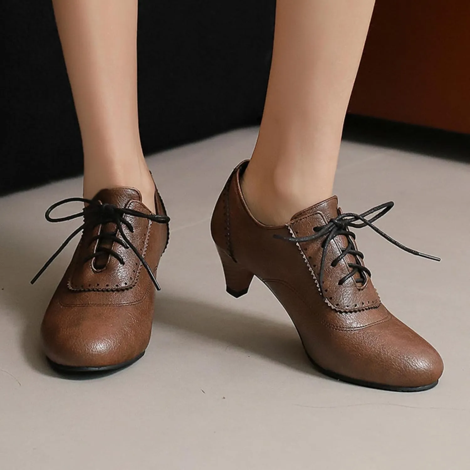 Women's Vintage Leather Lace Up Oxfords Brogues Shoes Classic Round Toe Kitten Low Chunky Heels Casual Office Work Dress Pumps