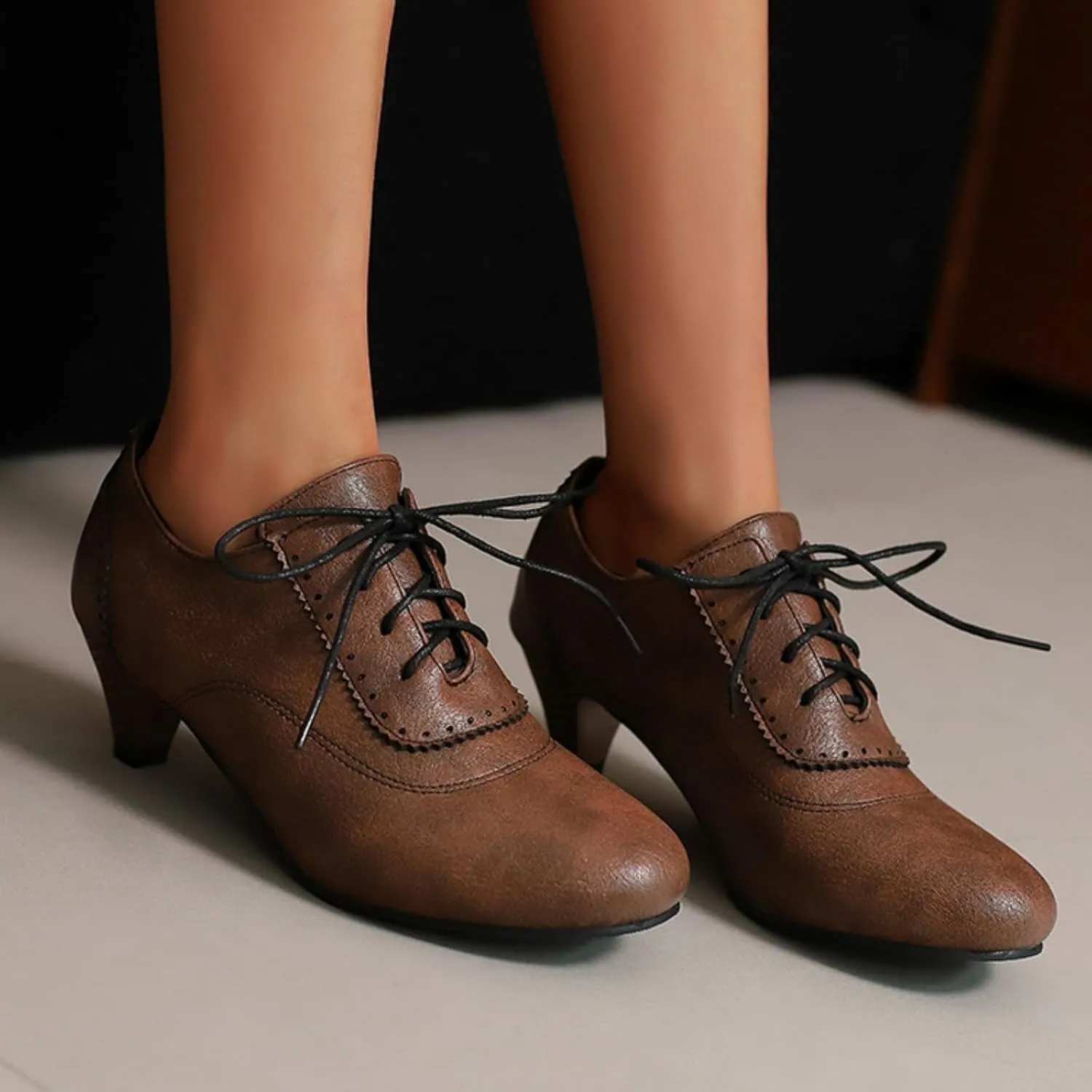 Women's Vintage Leather Lace Up Oxfords Brogues Shoes Classic Round Toe Kitten Low Chunky Heels Casual Office Work Dress Pumps