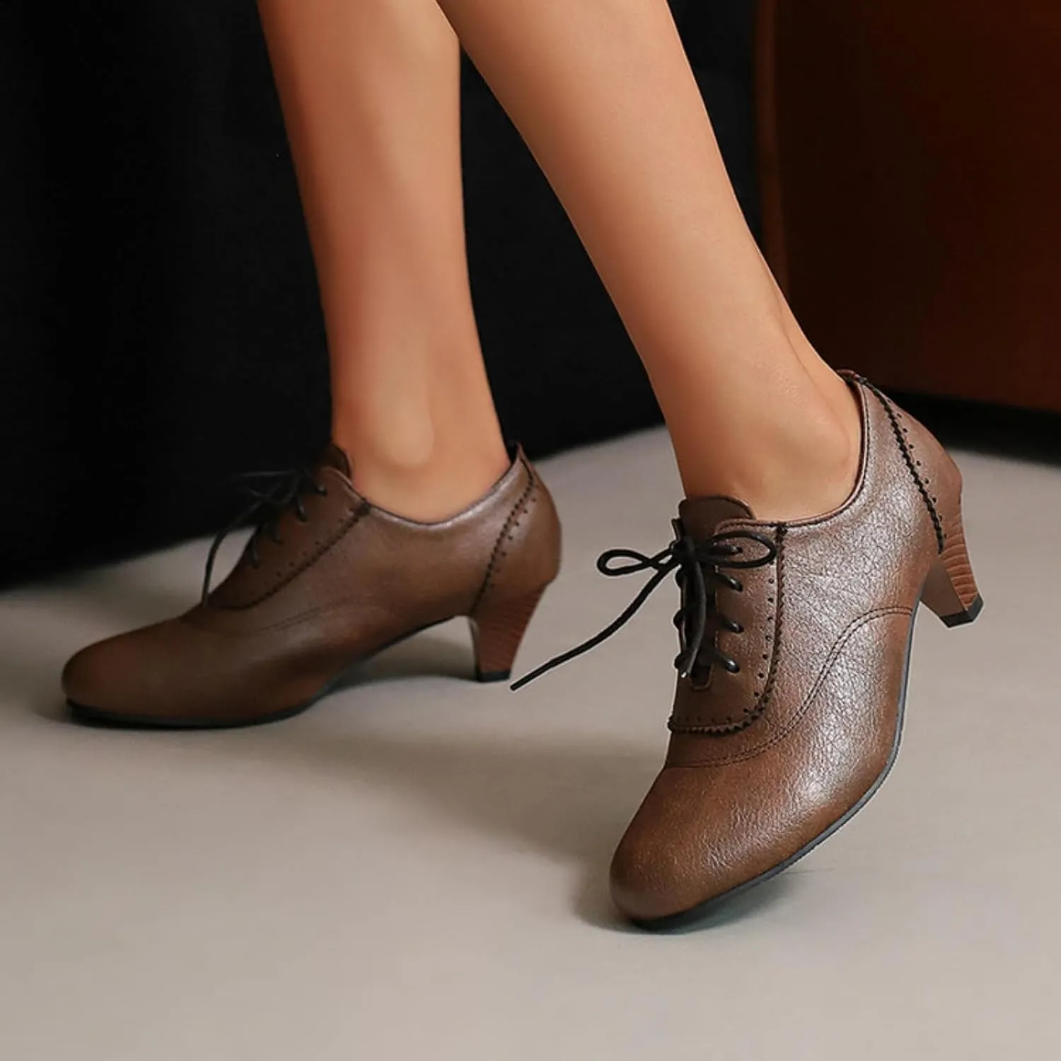 Women's Vintage Leather Lace Up Oxfords Brogues Shoes Classic Round Toe Kitten Low Chunky Heels Casual Office Work Dress Pumps
